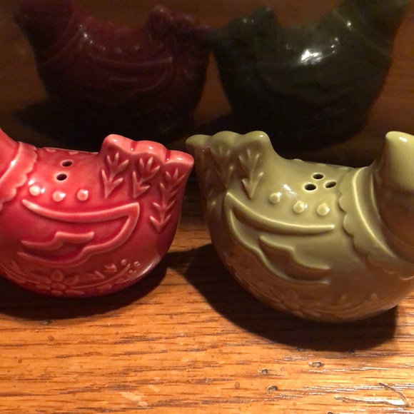 Hallmark country hens chickens salt & pepper shakers kitchen red green farmhouse - Picture 8 of 8